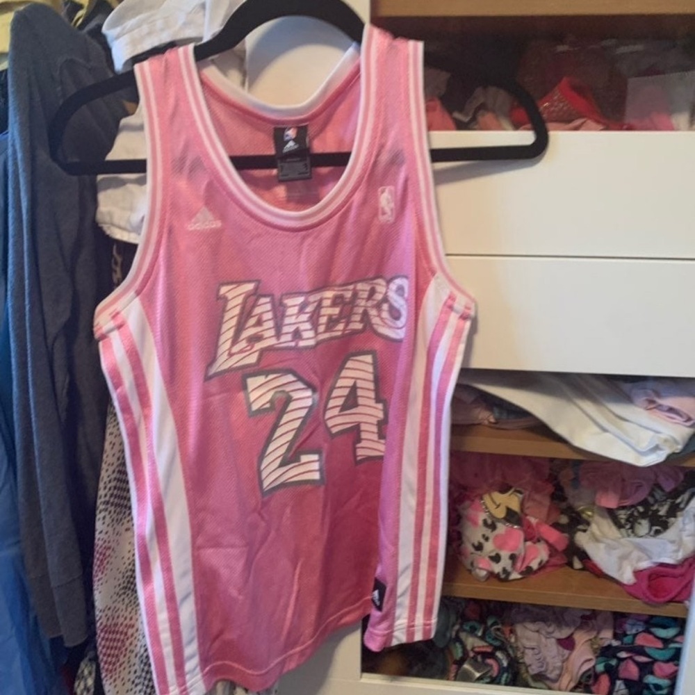 Lakers pink jersey